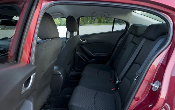 Mazda 3 cena 39000 przebieg: 188850, rok produkcji 2015 z Warszawa małe 106